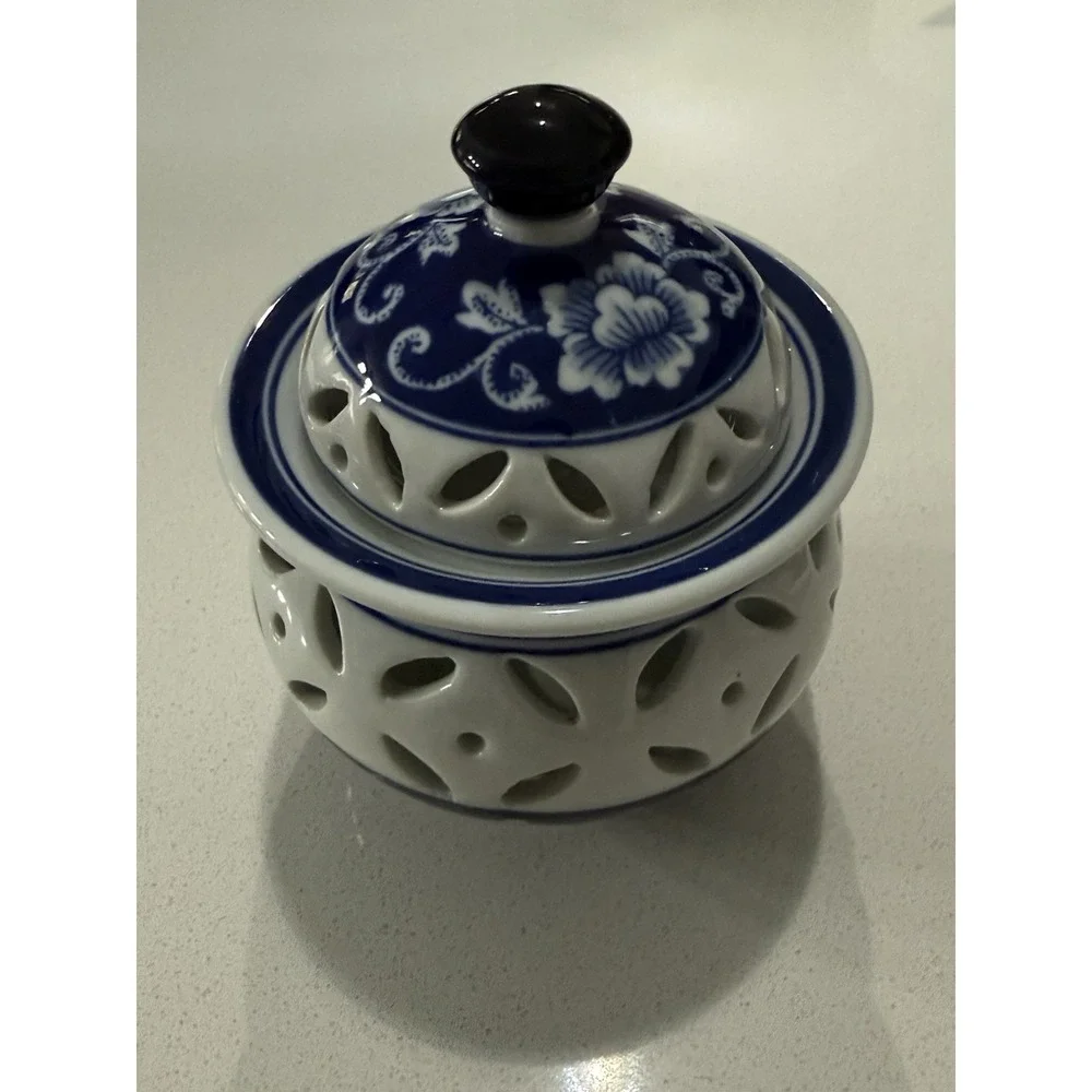 Bombay Company Potpourri‎ Jar Blue White Floral With Lid 6